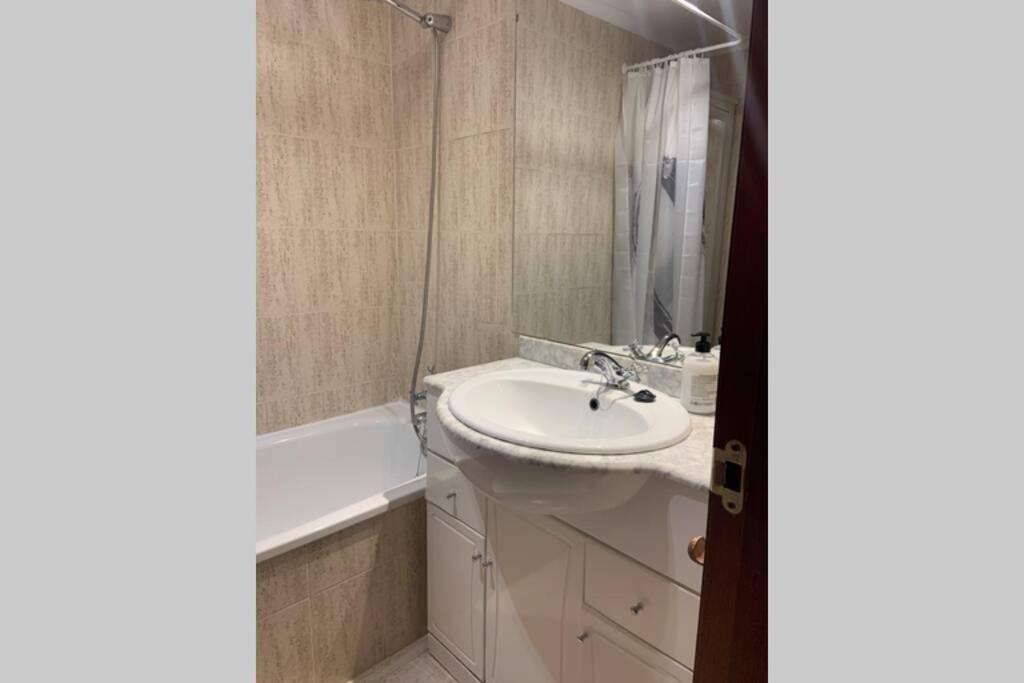 En El Paseo De Manuel Noriega, Nº 9, Con Jardin Privado, Wifi, En Apartament